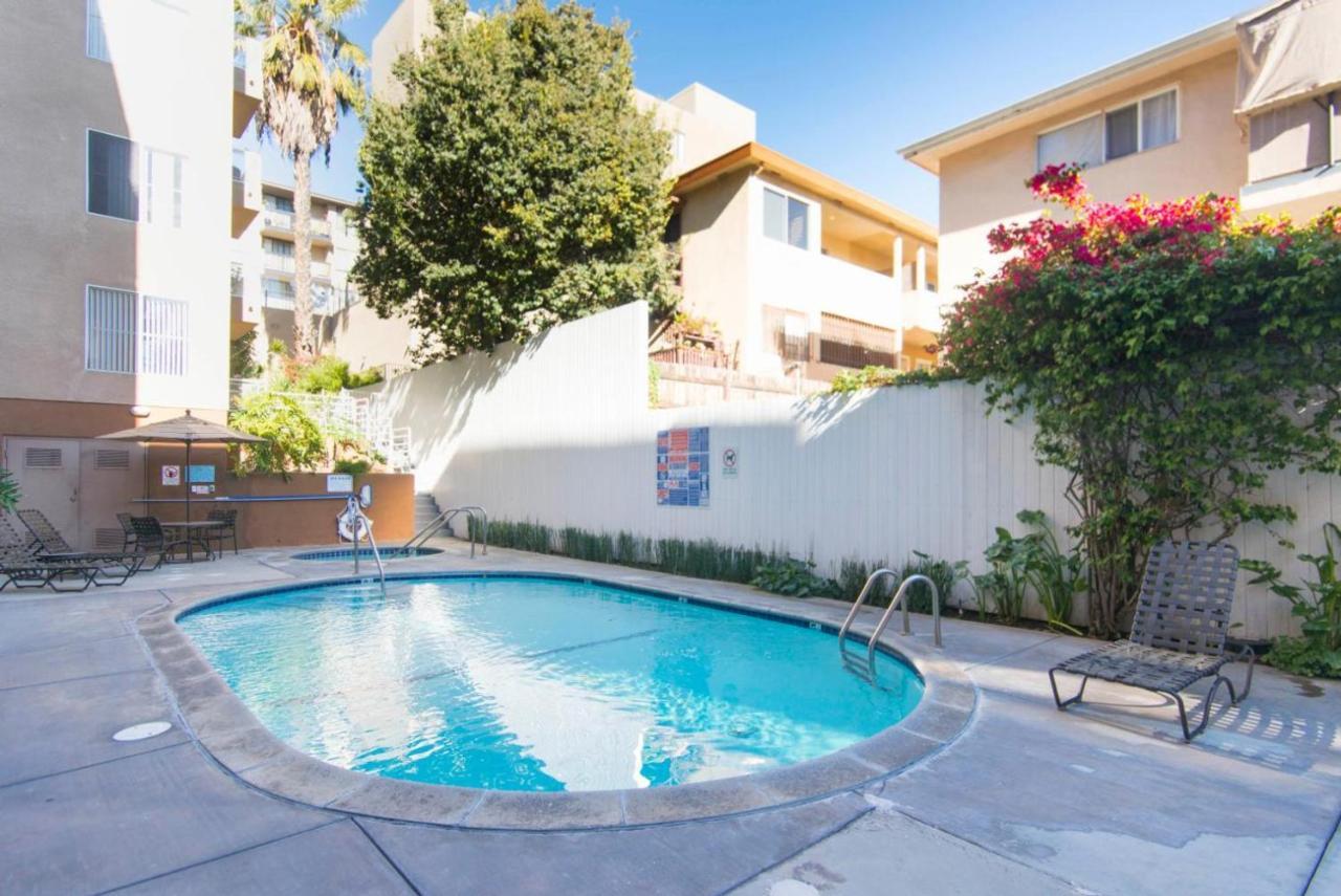 Hollywood 1br W Gym Pool Nr Shops Lax-53
